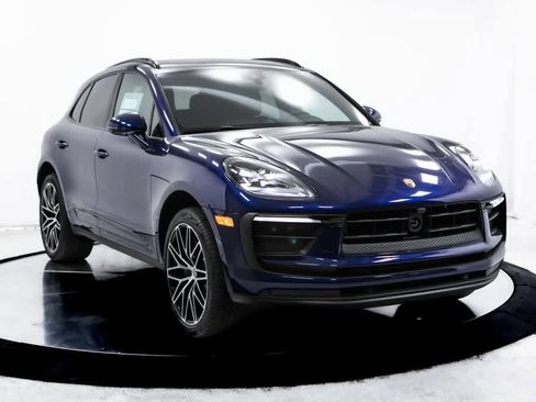 Certified 2025 Porsche Macan image 9