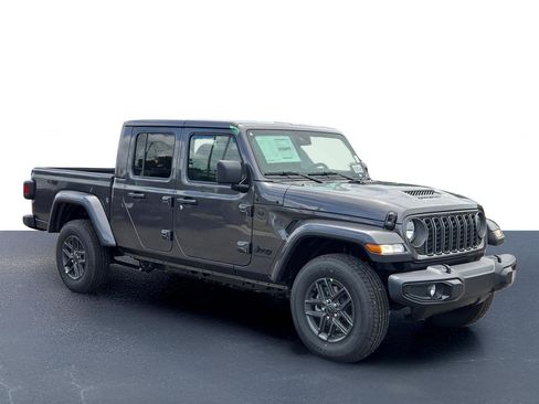 New 2025 Jeep Gladiator Sport image 5