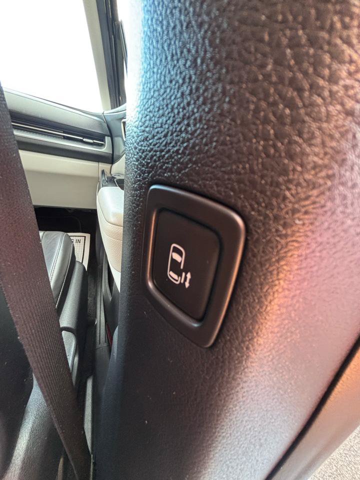 Used 2023 Kia Carnival LX FWD image 28