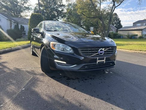 Used 2016 Volvo S60 T5 Premier w/ Convenience Package AWD/4WD image 2