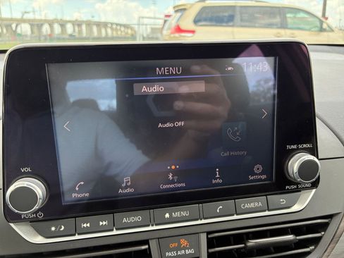 Used 2025 Nissan Altima 2.5 SV FWD image 16