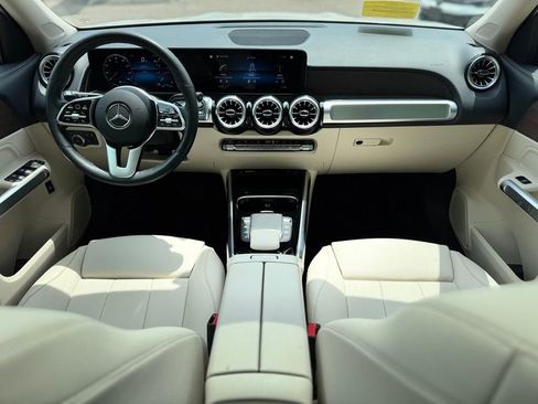 Used 2023 Mercedes-Benz GLB 250 4MATIC w/ Premium Package image 25
