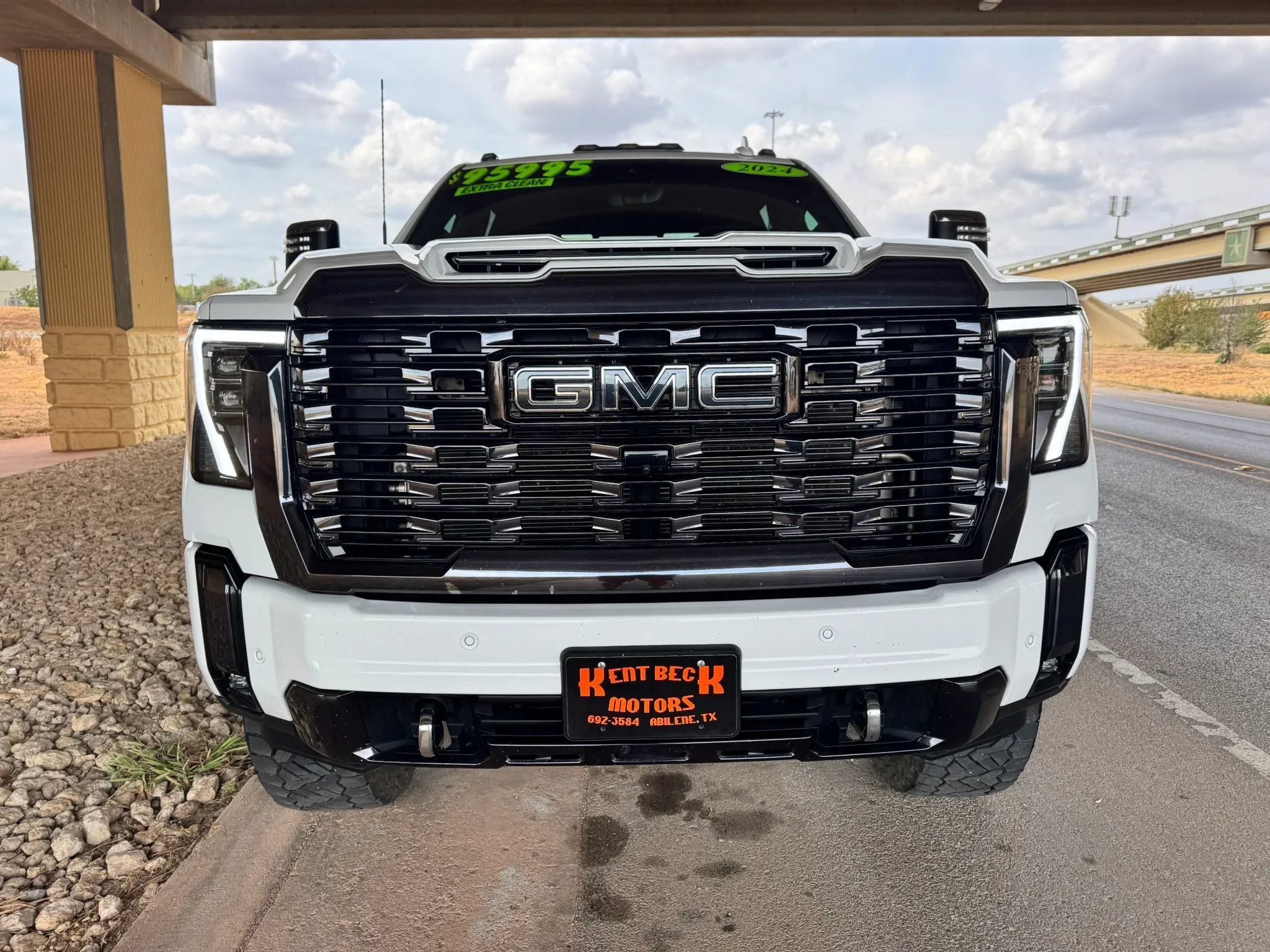 Used 2024 GMC Sierra 3500 Denali Ultimate AWD/4WD image 8