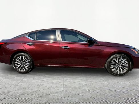 Used 2025 Nissan Altima 2.5 SV FWD image 8
