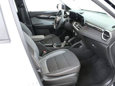 Used 2024 Chevrolet TrailBlazer LS image 29