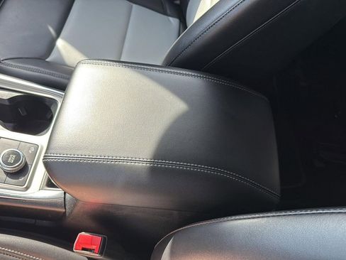 Used 2022 Ford Explorer XLT w/ Equipment Group 202A image 23