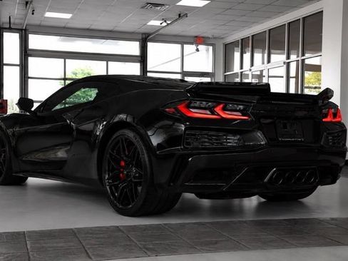 Used 2026 Chevrolet Corvette Z06 w/ Stealth Interior Trim Package RWD image 5