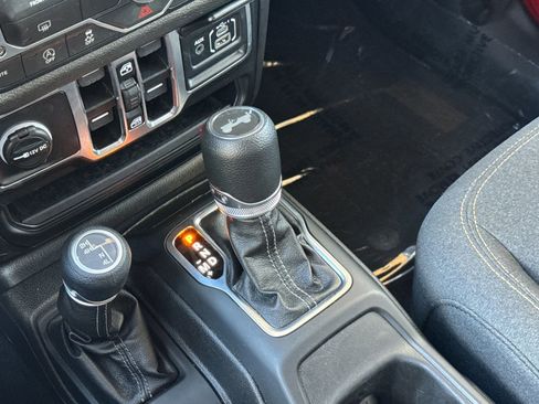 Used 2025 Jeep Wrangler Unlimited Sport AWD/4WD image 22