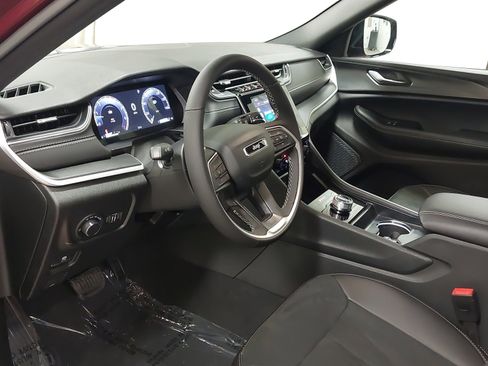 New 2025 Jeep Grand Cherokee Altitude image 17