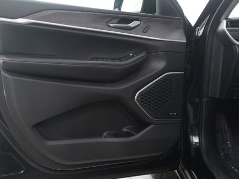 Used 2023 Jeep Grand Cherokee L Limited w/ Black Appearance Package image 21