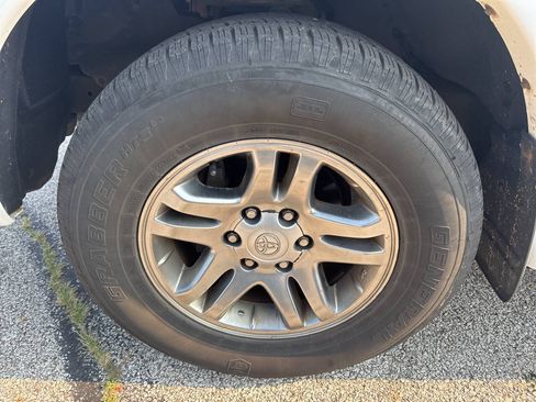 Used 2007 Toyota Sequoia SR5 AWD/4WD image 29