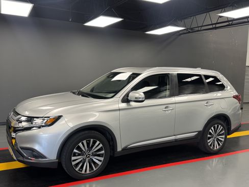 Used 2020 Mitsubishi Outlander SEL AWD/4WD image 2