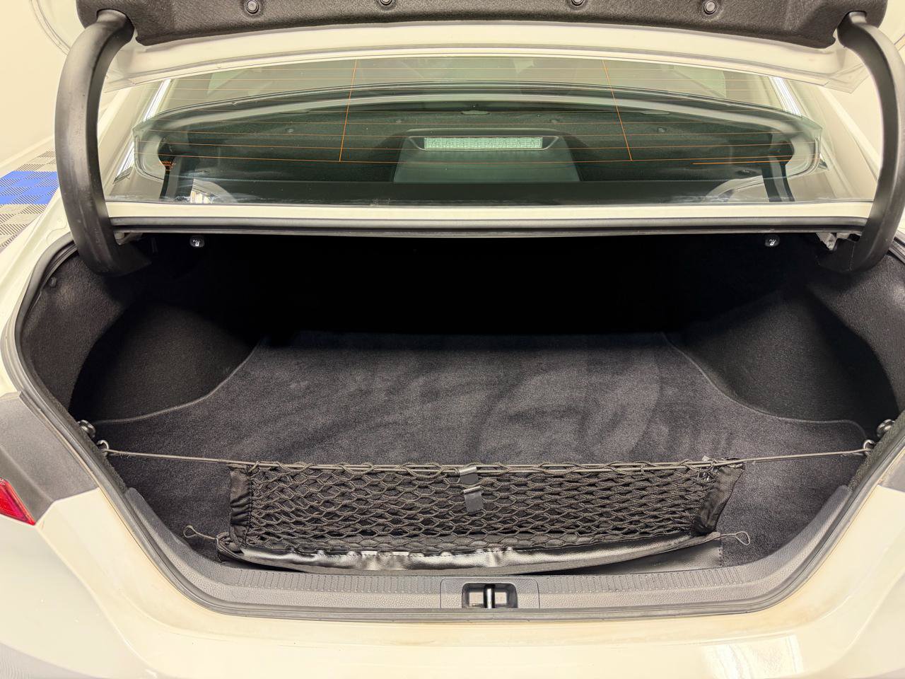 Used 2020 Toyota Camry LE FWD image 29