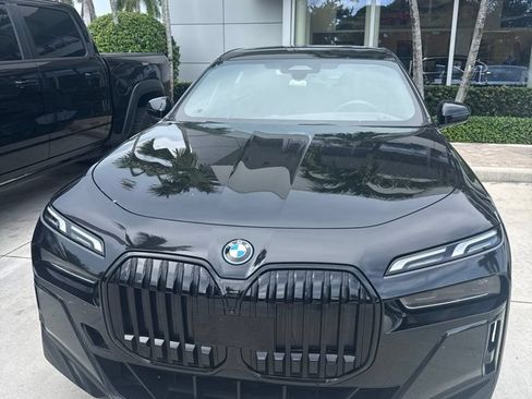 Used 2023 BMW i7 xDrive60 w/ Parking Assistance Package AWD/4WD image 2