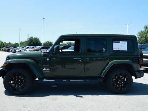 Used 2022 Jeep Wrangler Unlimited Sahara w/ Cold Weather Group AWD/4WD image 9