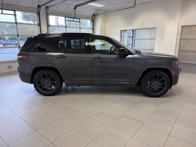 Used 2025 Jeep Grand Cherokee Summit AWD/4WD image 9