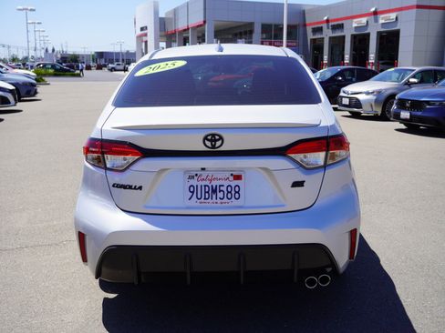 Used 2025 Toyota Corolla SE FWD image 9