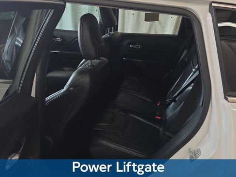 Used 2019 Jeep Cherokee Limited AWD/4WD image 7