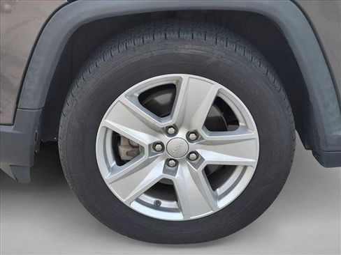 Used 2022 Jeep Compass Latitude w/ Sun and Sound Group FWD image 7