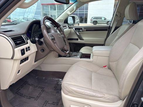 Used 2018 Lexus GX 460 Premium w/ Premium Package image 6
