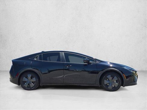 Used 2026 Toyota Prius Plug-In Hybrid FWD image 4
