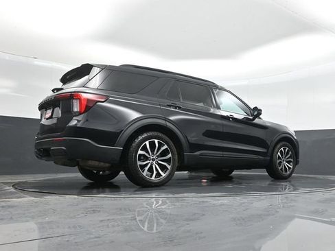 Used 2025 Ford Explorer ST-Line w/ Premium Package image 34
