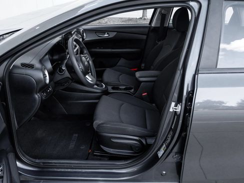 Used 2019 Kia Forte LXS FWD image 16
