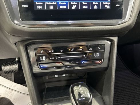 Used 2023 Volkswagen Tiguan SE AWD/4WD image 16