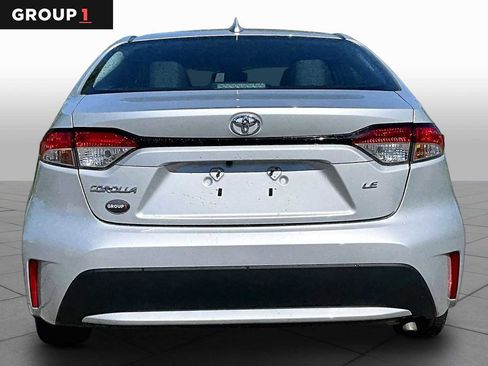 Certified 2022 Toyota Corolla LE FWD image 5