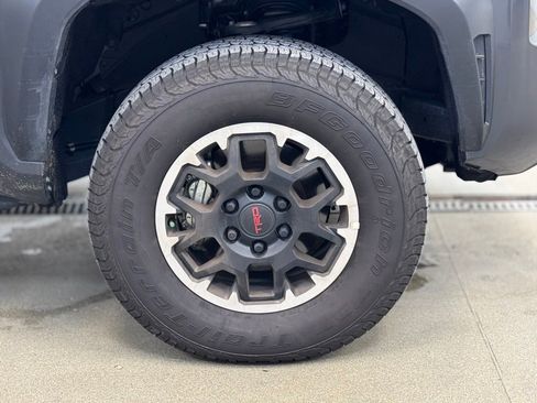 Used 2025 Toyota Tacoma TRD Off-Road AWD/4WD image 4