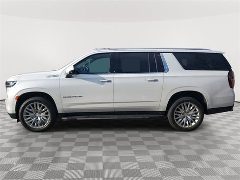 Used 2024 Chevrolet Suburban High Country image 3