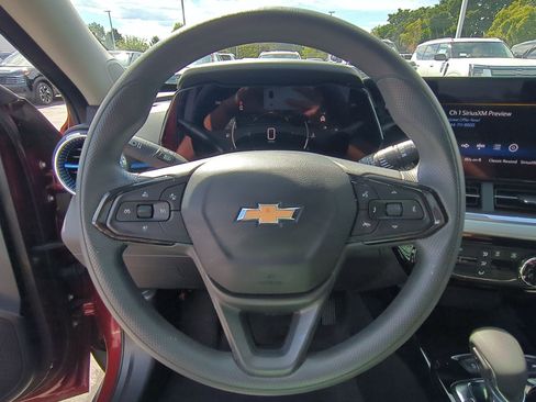 Used 2024 Chevrolet Trax LT image 17