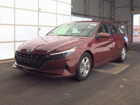 Used 2023 Hyundai Elantra SE image 1