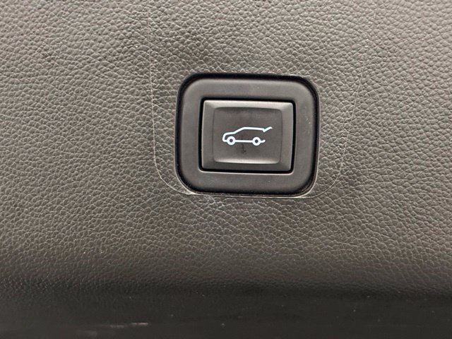 Used 2023 Chevrolet Traverse Premier FWD image 36