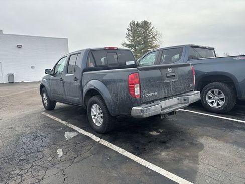 Used 2019 Nissan Frontier SV image 2