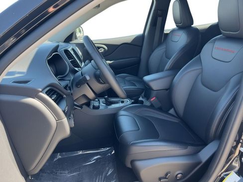 Used 2022 Jeep Cherokee Trailhawk w/ Premium Leather Package AWD/4WD image 6