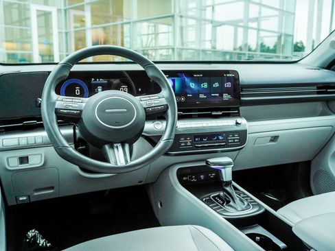 Used 2025 Hyundai Kona SEL image 5