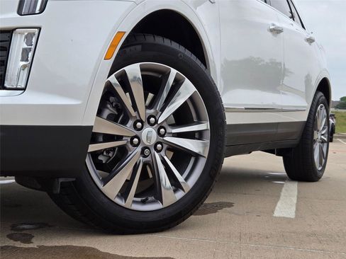 Used 2024 Cadillac XT5 Premium Luxury FWD image 8