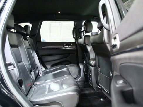 Used 2018 Jeep Grand Cherokee Limited image 25