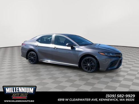 Used 2023 Toyota Camry SE FWD image 1
