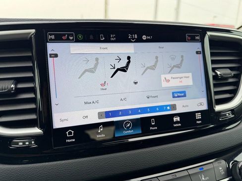 Used 2024 Chrysler Pacifica Touring-L image 21