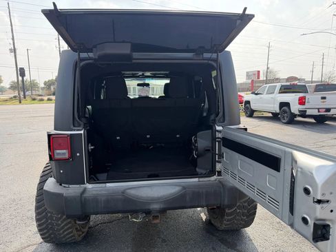 Used 2012 Jeep Wrangler Unlimited Sport image 23