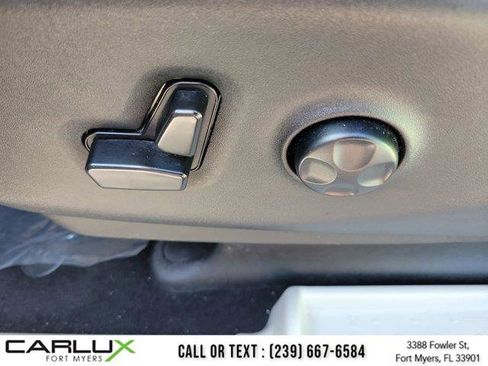 Used 2023 Chrysler Pacifica Touring-L FWD image 24