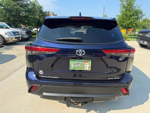 Used 2022 Toyota Highlander XLE AWD/4WD image 5