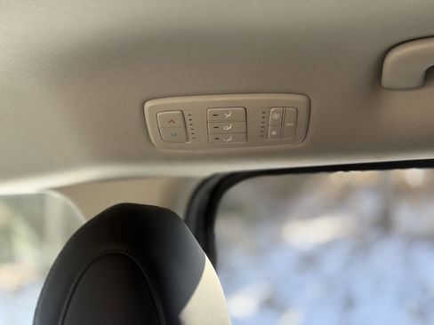 Used 2023 Kia Carnival LX image 19