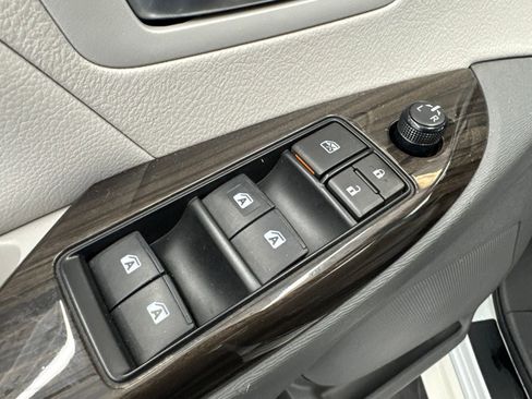 Used 2017 Toyota Sienna XLE w/ XLE Navigation Package FWD image 36