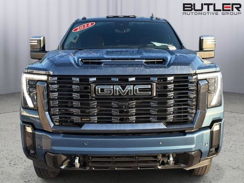 Used 2024 GMC Sierra 3500 Denali Ultimate AWD/4WD image 9