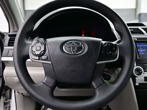 Used 2014 Toyota Camry LE FWD image 22