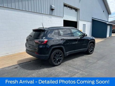 Used 2024 Jeep Compass Latitude w/ Convenience Group AWD/4WD image 5