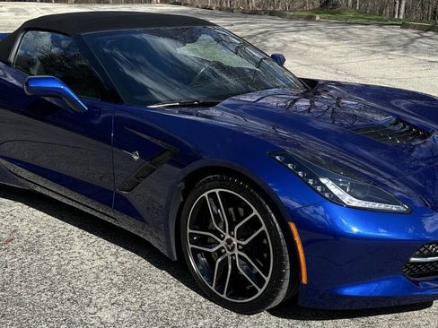 Used 2017 Chevrolet Corvette Stingray 2dr Convertible w/1LT image 3